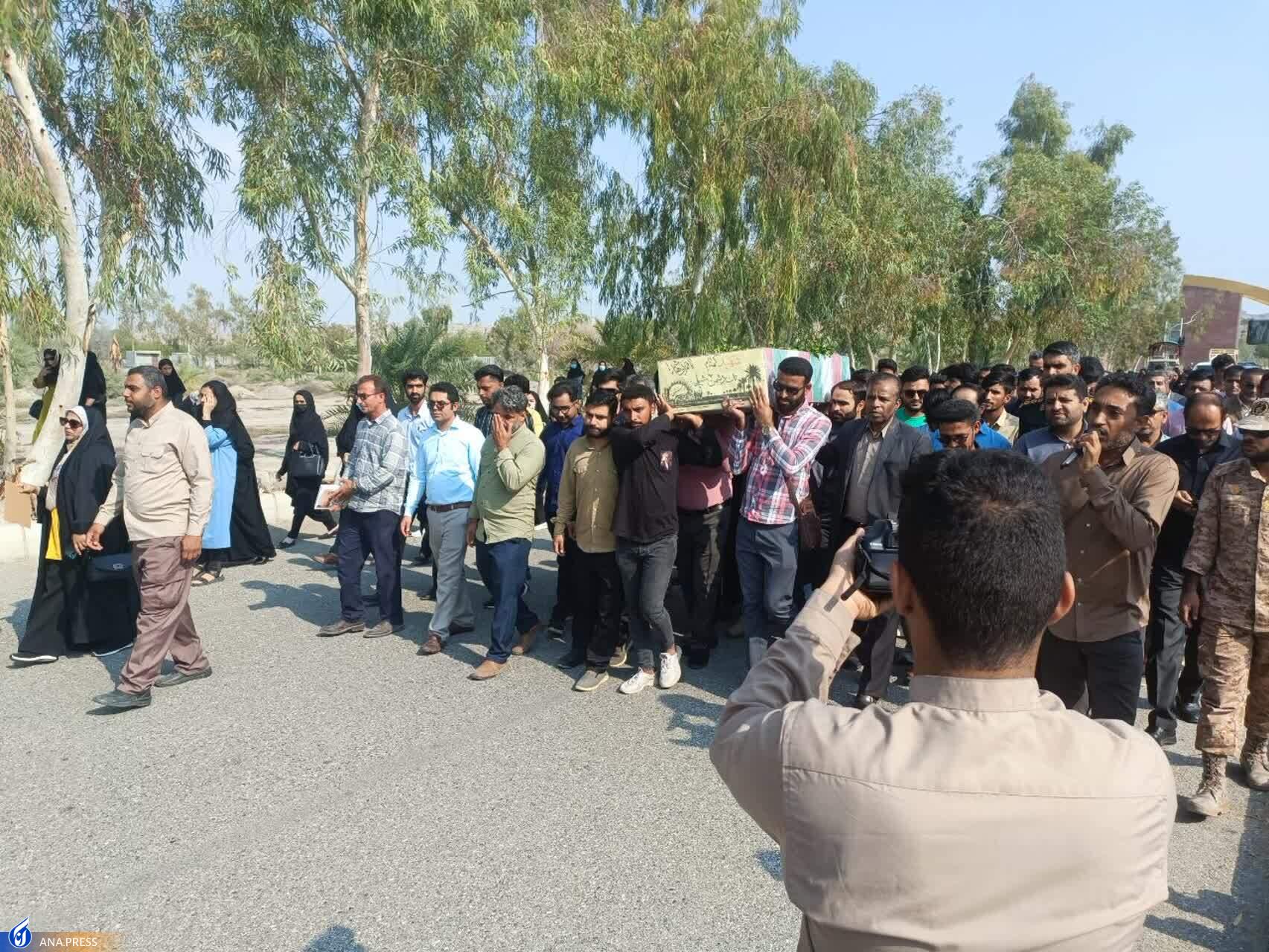 واحدهای دانشگاه آزاد اسلامی عطر فاطمی گرفت/ عطر «ایثار و شهادت» در آسمان دانشگاهها و قیام دانشجویان به احترام لالههای گلگلونکفن واحدهای دانشگاه آزاد اسلامی عطر فاطمی گرفت/ عطر «ایثار و شهادت» در آسمان دانشگاهها و قیام دانشجویان به احترام لالههای گلگلونکفن