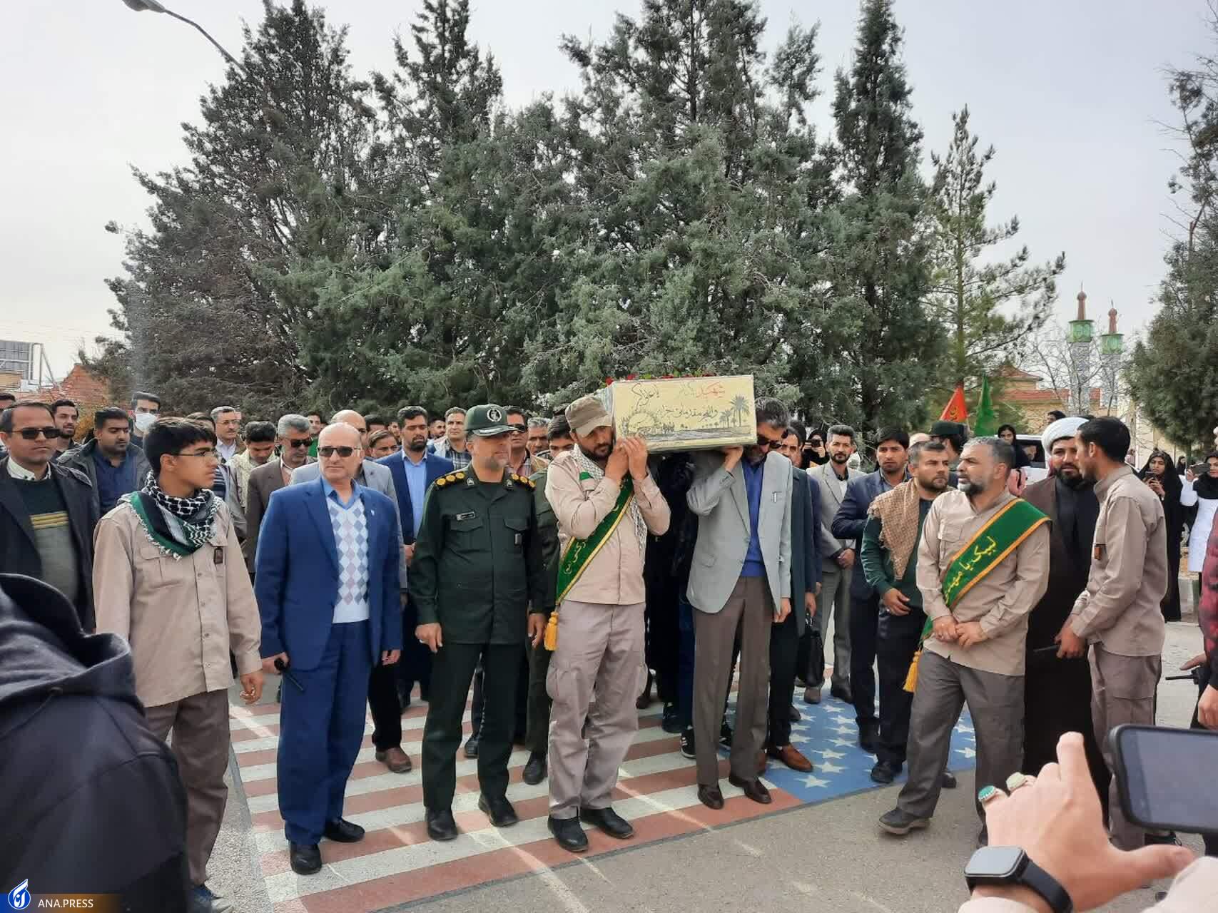 واحدهای دانشگاه آزاد اسلامی عطر فاطمی گرفت/ عطر «ایثار و شهادت» در آسمان دانشگاهها و قیام دانشجویان به احترام لالههای گلگلونکفن واحدهای دانشگاه آزاد اسلامی عطر فاطمی گرفت/ عطر «ایثار و شهادت» در آسمان دانشگاهها و قیام دانشجویان به احترام لالههای گلگلونکفن