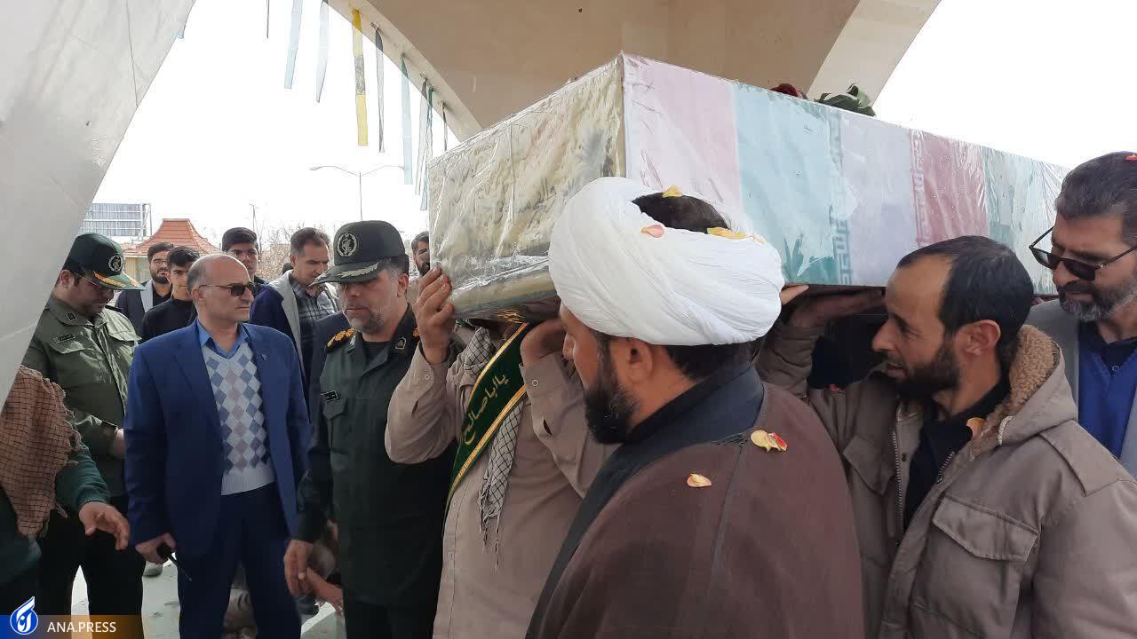 واحدهای دانشگاه آزاد اسلامی عطر فاطمی گرفت/ عطر «ایثار و شهادت» در آسمان دانشگاهها و قیام دانشجویان به احترام لالههای گلگلونکفن واحدهای دانشگاه آزاد اسلامی عطر فاطمی گرفت/ عطر «ایثار و شهادت» در آسمان دانشگاهها و قیام دانشجویان به احترام لالههای گلگلونکفن