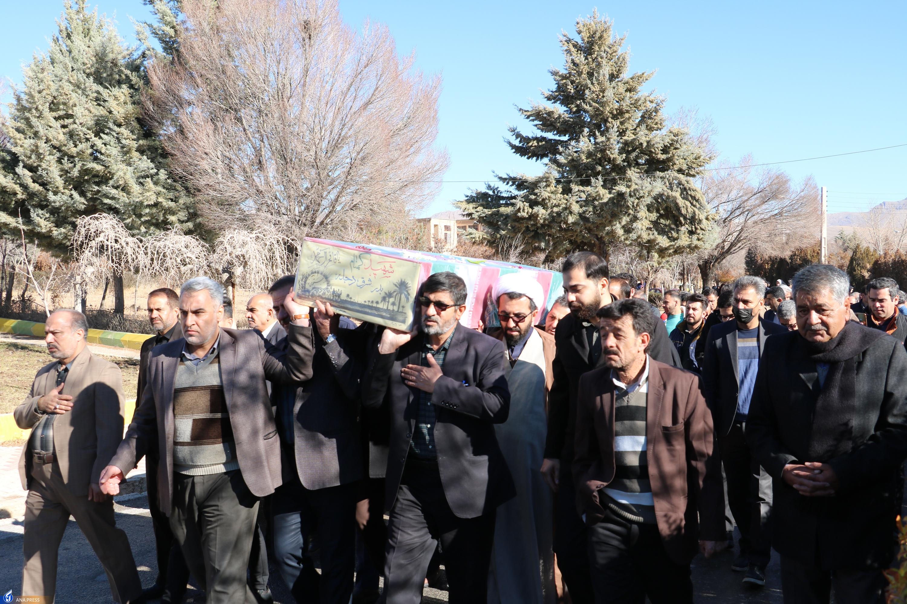 حضور شهدای گمنام در دانشگاهها نقش اثرگذاری در نسل جوان دارد حضور شهدای گمنام در دانشگاهها نقش اثرگذاری در نسل جوان دارد