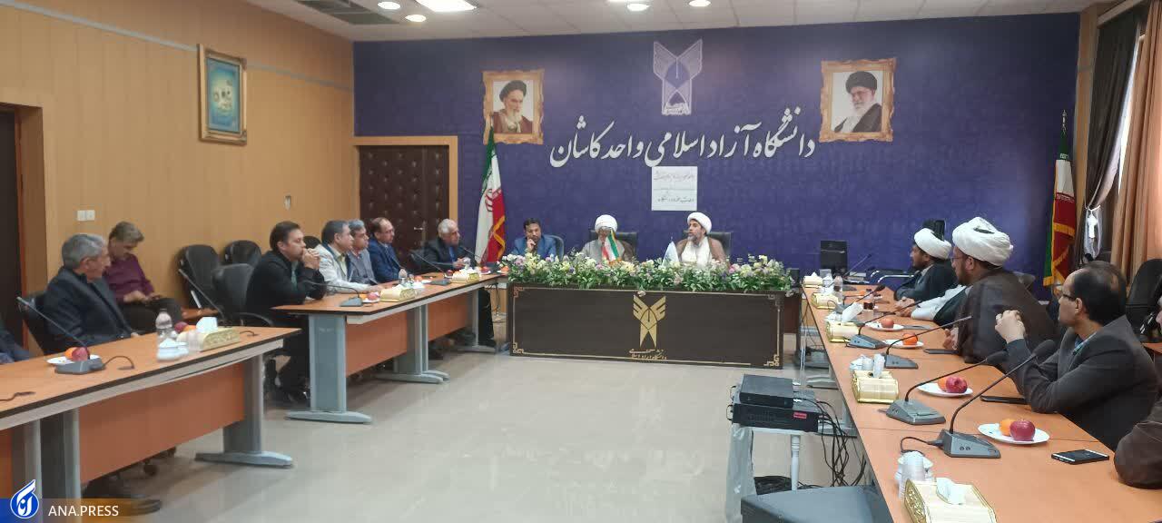 حوزویان باید به علوم روز مسلط شوند حوزویان باید به علوم روز مسلط شوند