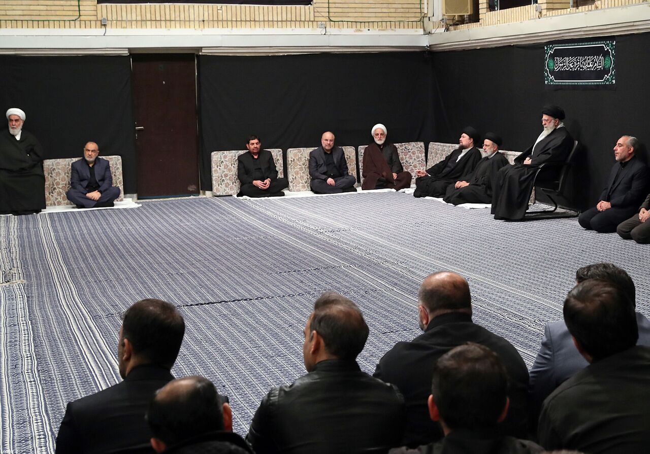 آخرین شب عزاداری شهادت حضرت زهرا(س) با حضور رهبر انقلاب آخرین شب عزاداری شهادت حضرت زهرا(س) با حضور رهبر انقلاب