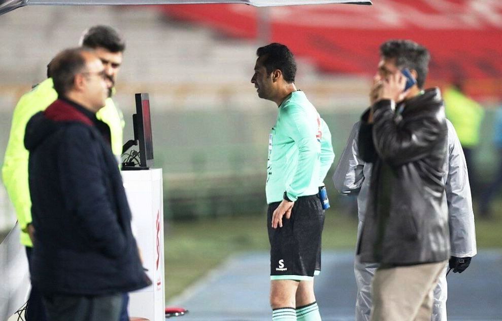 کلی هیاهو به خاطر«کمک داور ویدیویی» بعد از دربی استقلال و پرسپولیس؛ آنچه فوتبال ایران از« وار» باید بداند و نمی داند، چیست؟