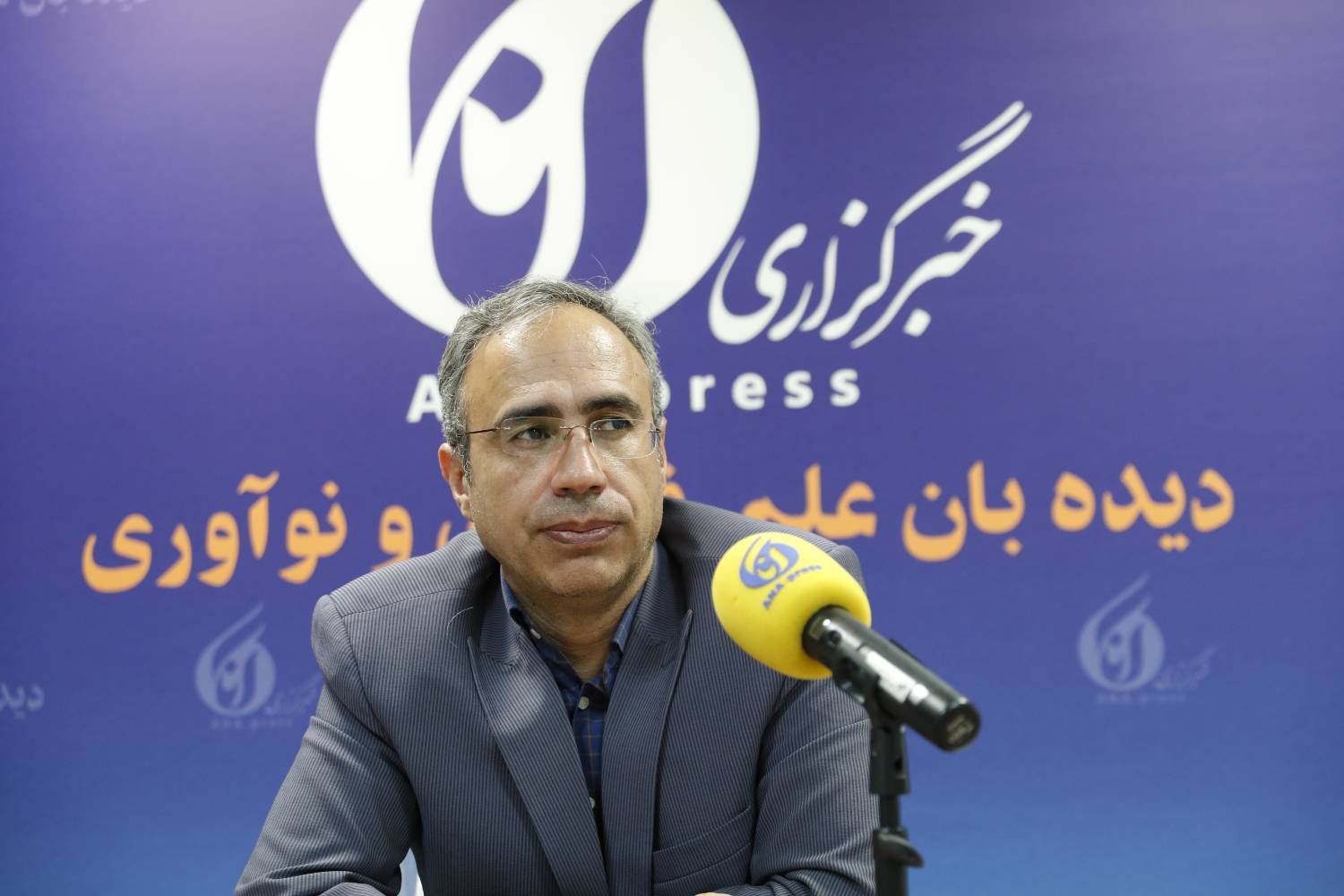 وضعیتمان در بومیسازی نرم افزار بهتر از سختافزار است/ ممنوعیت واردات راه حل نیست! وضعیتمان در بومیسازی نرم افزار بهتر از سختافزار است/ ممنوعیت واردات راه حل نیست!