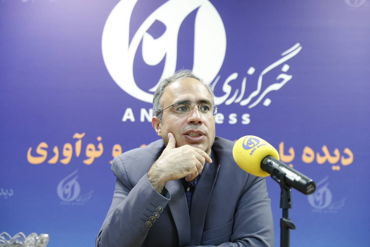 وضعیتمان در بومی‌سازی نرم افزار بهتر از سخت‌افزار است/ ممنوعیت واردات راه حل نیست!