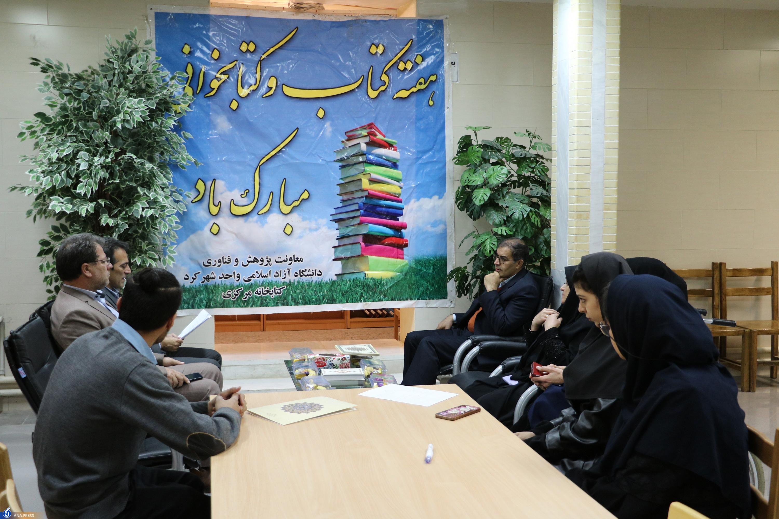 کتاب موجب بالندگی و شکوفایی استعدادهای جویندگان علم میشود کتاب موجب بالندگی و شکوفایی استعدادهای جویندگان علم میشود