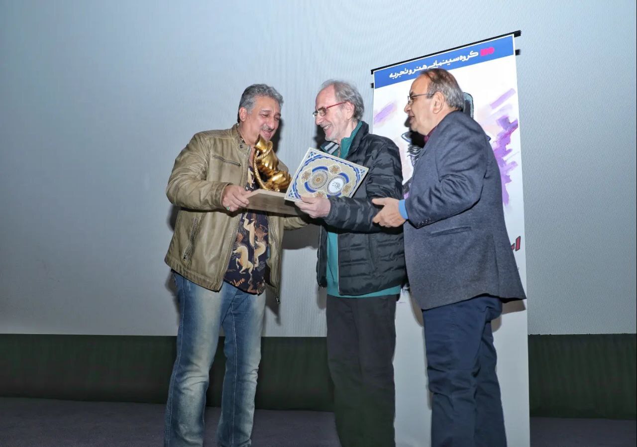 رونمایی از مستند «ابر مرد سینما»/ سعید مطلبی: انتشار عکس بزرگ بر سردر سینما کسی را هنرمند نمیکند رونمایی از مستند «ابر مرد سینما»/ سعید مطلبی: انتشار عکس بزرگ بر سردر سینما کسی را هنرمند نمیکند