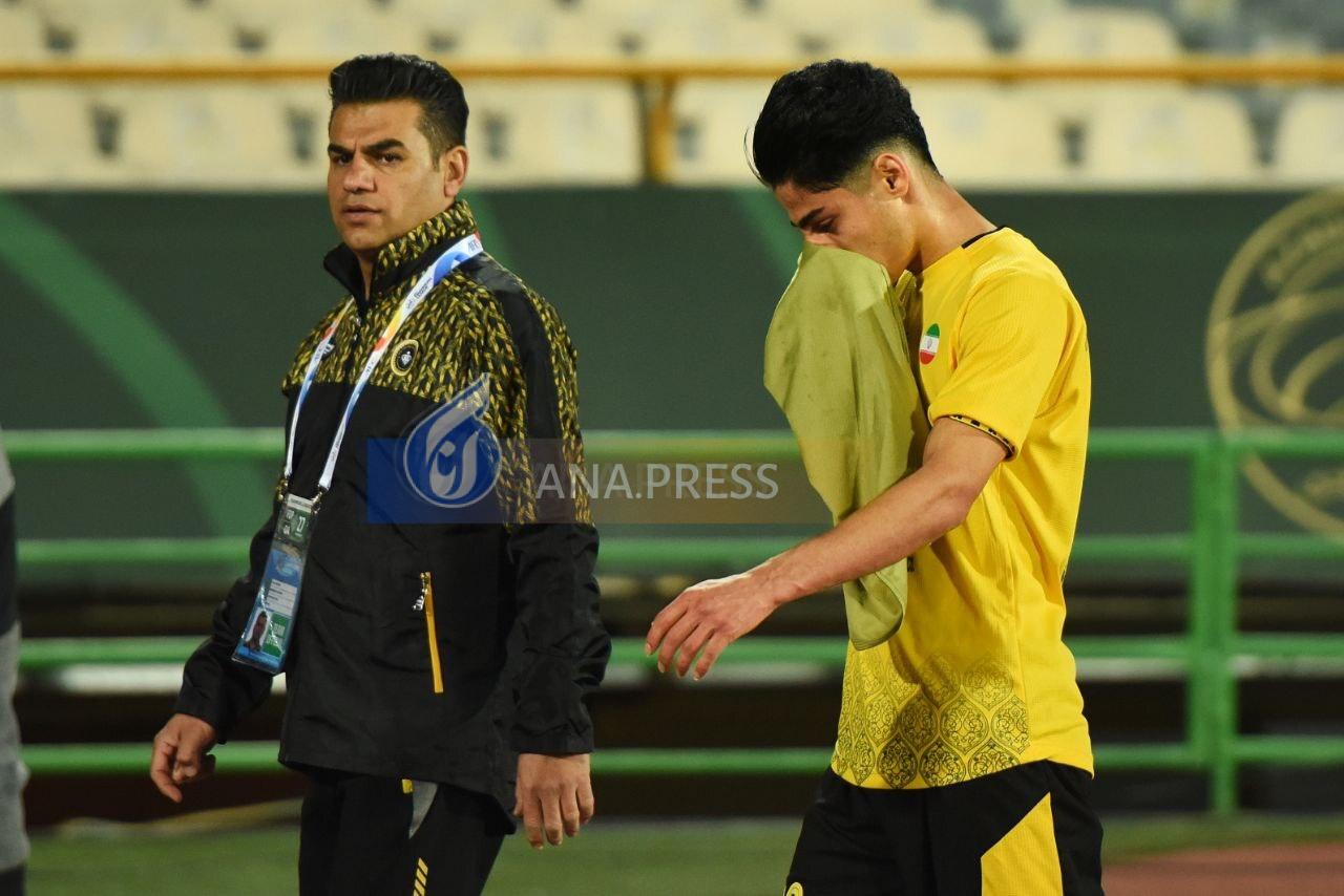 لحظه تلخ بازیکن سپاهان در بازی با نیروی هوایی+ تصاویر لحظه تلخ بازیکن سپاهان در بازی با نیروی هوایی+ تصاویر