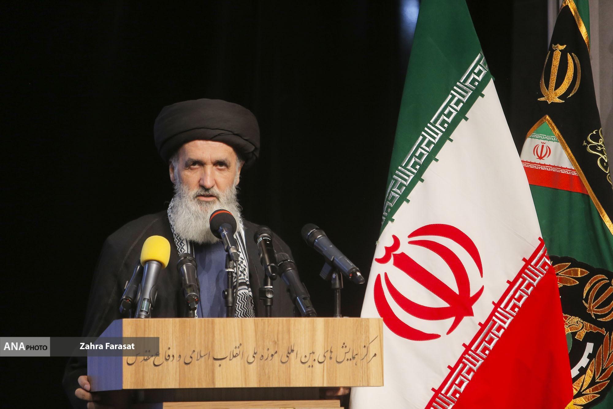 رونمایی از کتاب «فخر ایران» و خودروی شهید فخریزاده در روز ترور رونمایی از کتاب «فخر ایران» و خودروی شهید فخریزاده در روز ترور