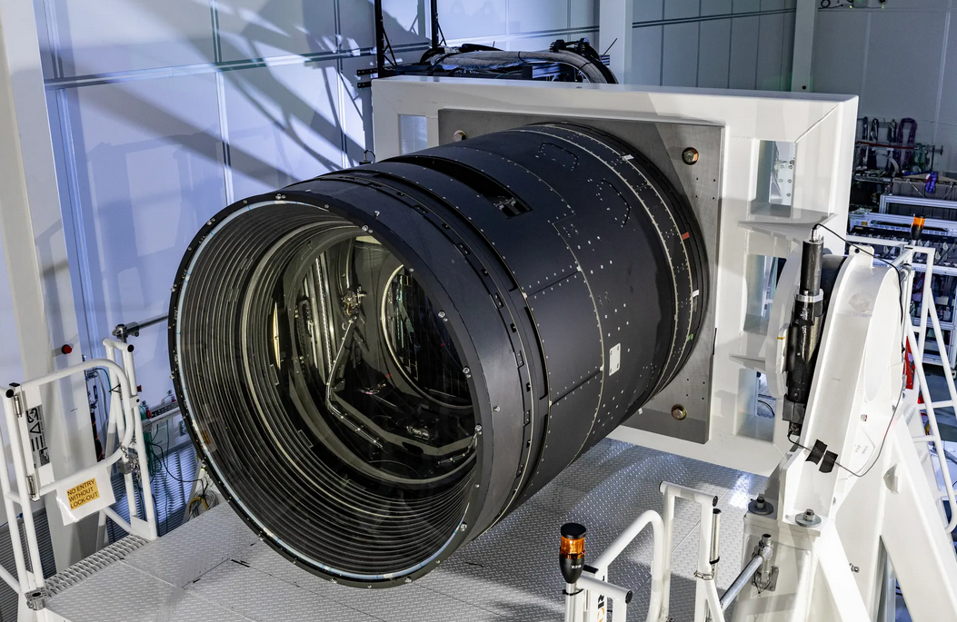 ساخت بزرگترین دوربین دیجیتالی جهان/ کشف راز کیهان با تصاویر ۳۲۰۰ مگاپیکسلی ساخت بزرگترین دوربین دیجیتالی جهان/ کشف راز کیهان با تصاویر ۳۲۰۰ مگاپیکسلی