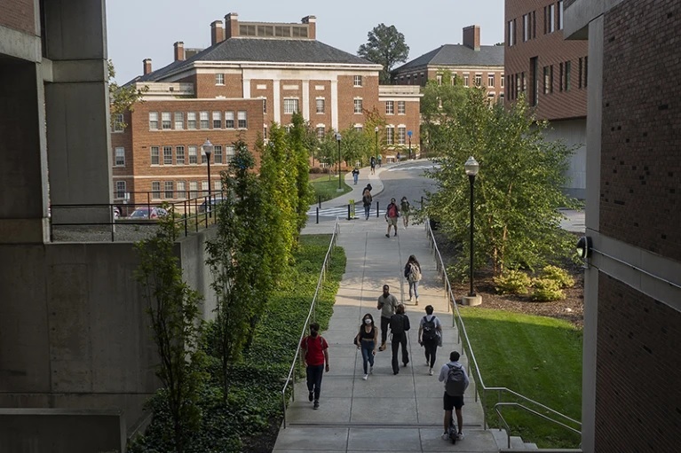 تحقیقات نشان میدهد که فیزیکدان مشهور پژوهشهای خود در حوزۀ ابررسانایی را دستکاری کرده تحقیقات نشان میدهد که فیزیکدان مشهور پژوهشهای خود در حوزۀ ابررسانایی را دستکاری کرده