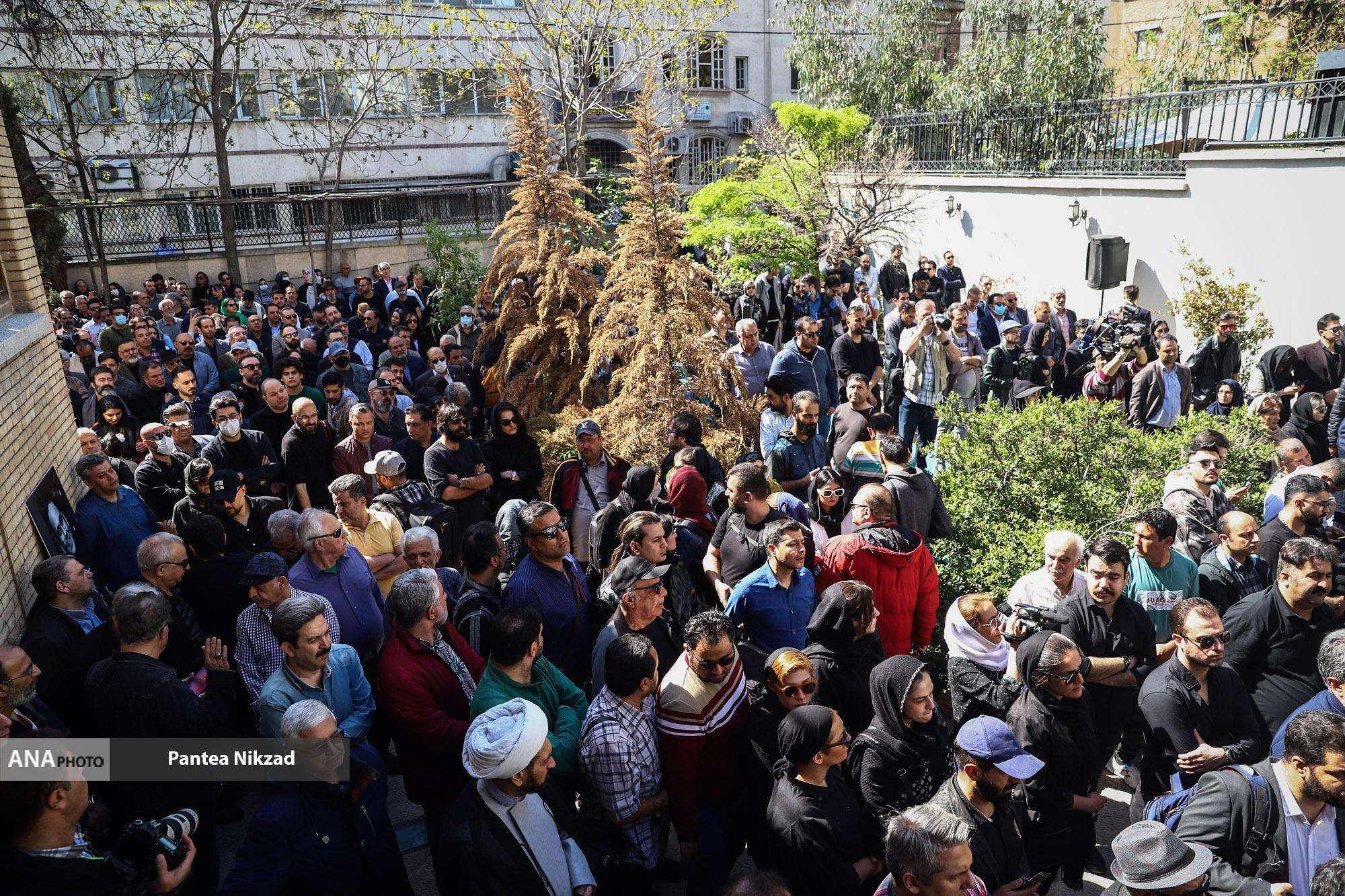 تشییع پیکر زندهیاد رضا داودنژاد در خانه سینما+ عکس و فیلم تشییع پیکر زندهیاد رضا داودنژاد در خانه سینما+ عکس و فیلم