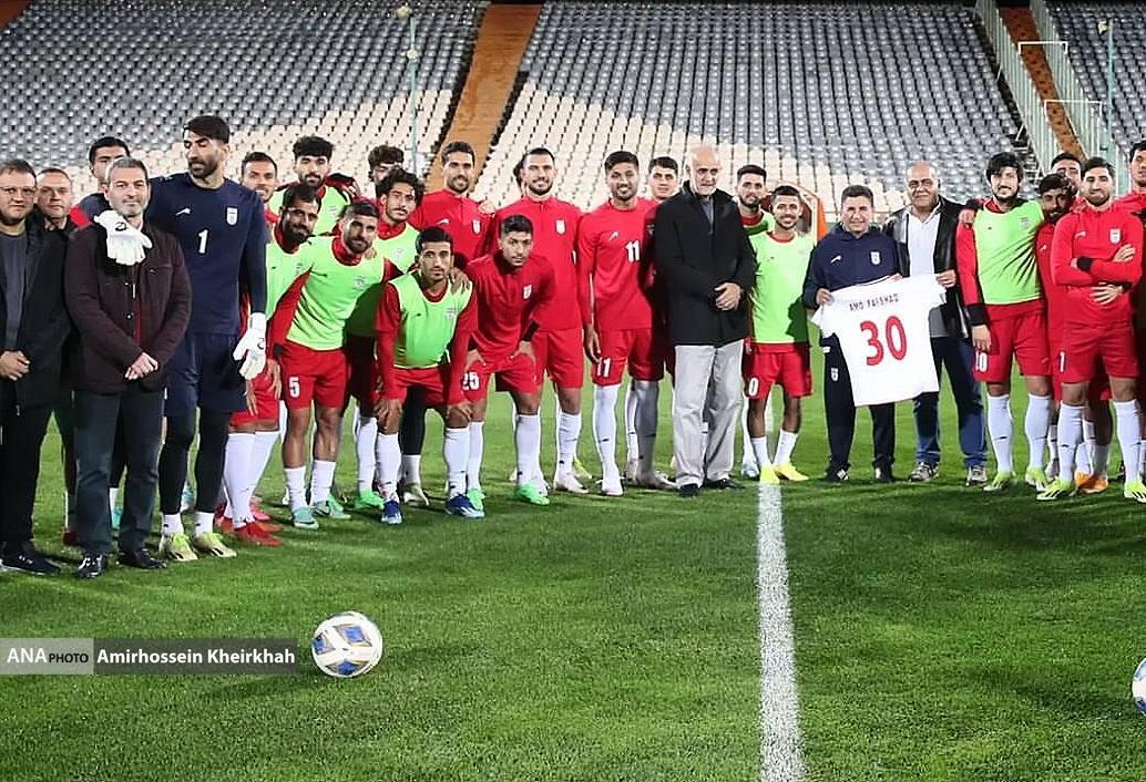 برای مردی که با انبوهی از خاطرات بی نظیر کوله عکاسی را به دیوار آویخت برای مردی که با انبوهی از خاطرات بی نظیر کوله عکاسی را به دیوار آویخت