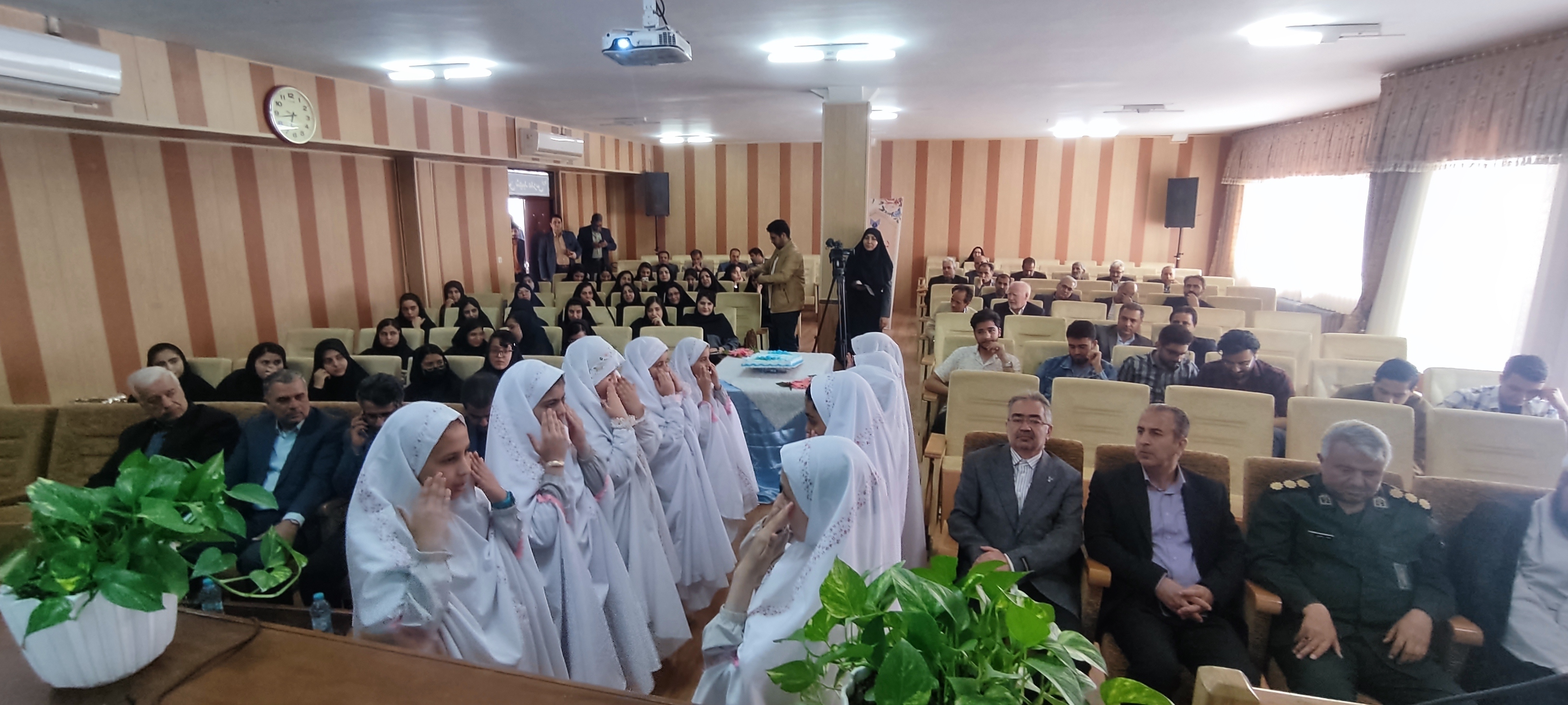 دانشگاه آزاد اسلامی کاشمر در یک نگاه دانشگاه آزاد اسلامی کاشمر در یک نگاه