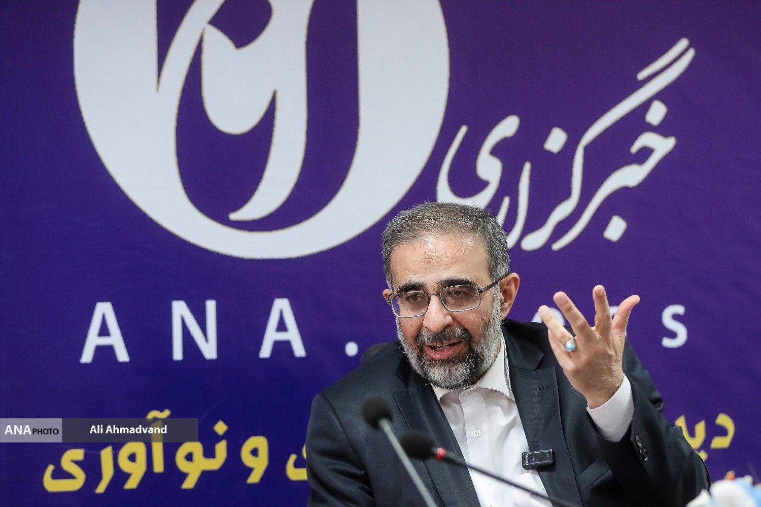 علوم انسانی متهم است که سر سفره مردم نیست علوم انسانی متهم است که سر سفره مردم نیست