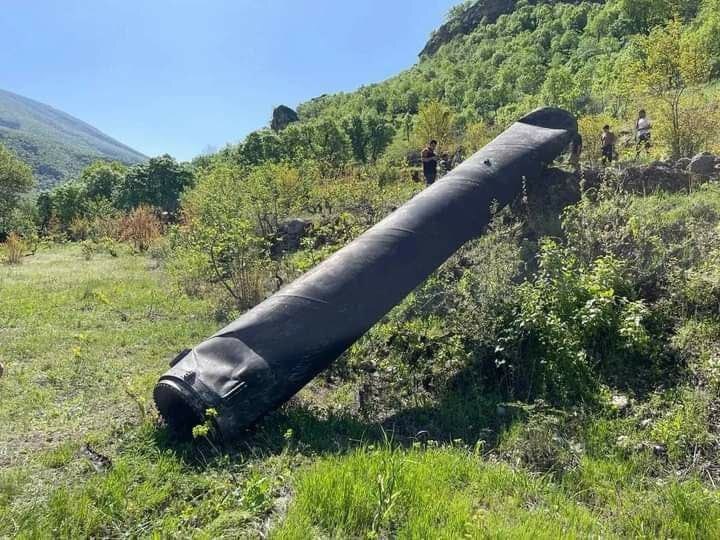 بقایای موشکهای سپاه در اراضی اشغالی + عکس بقایای موشکهای سپاه در اراضی اشغالی + عکس