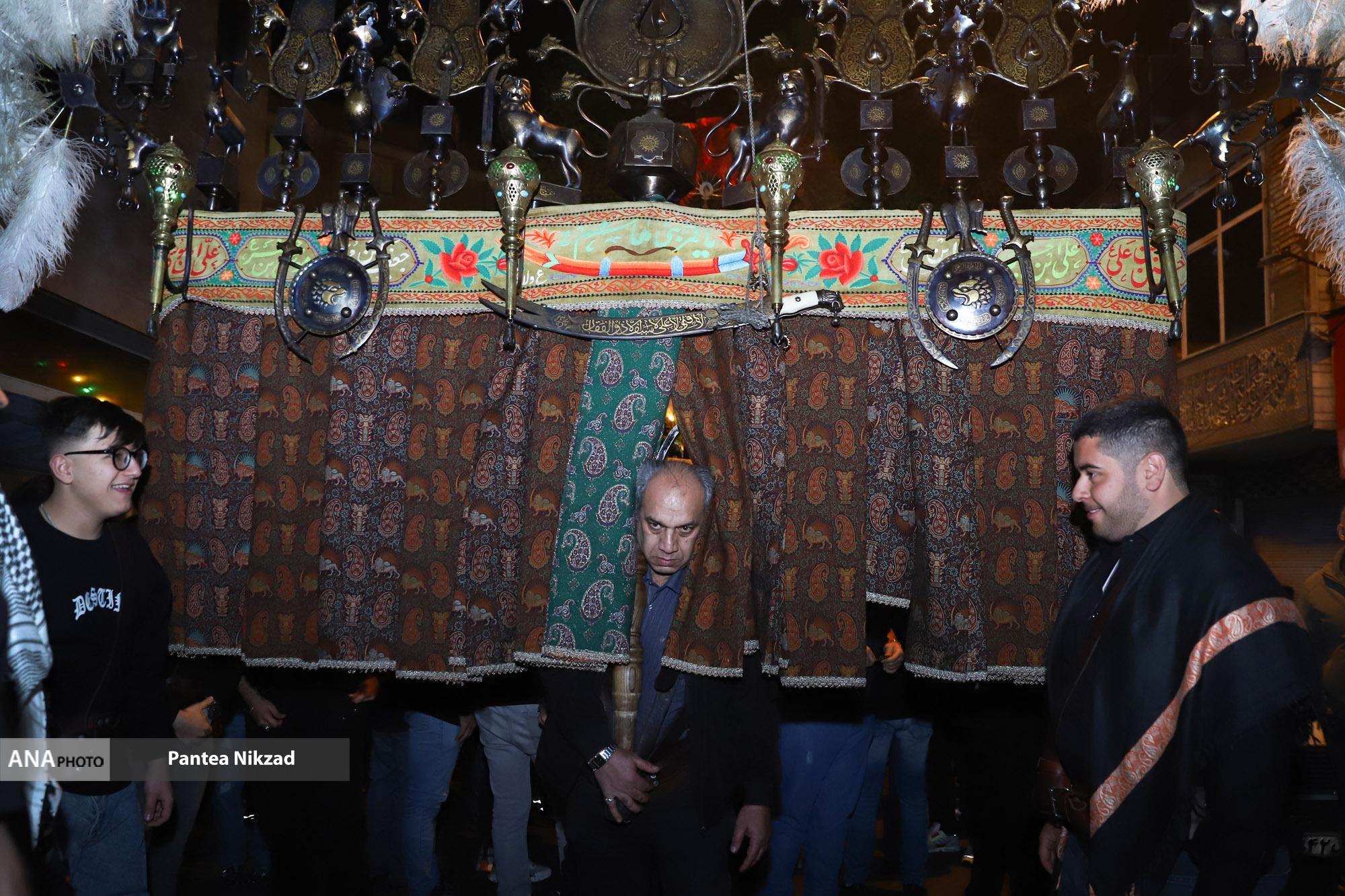 مراسم تکیهخوانی و علمکشی در شمیران برگزار شد +فیلم و عکس مراسم تکیهخوانی و علمکشی در شمیران برگزار شد +فیلم و عکس