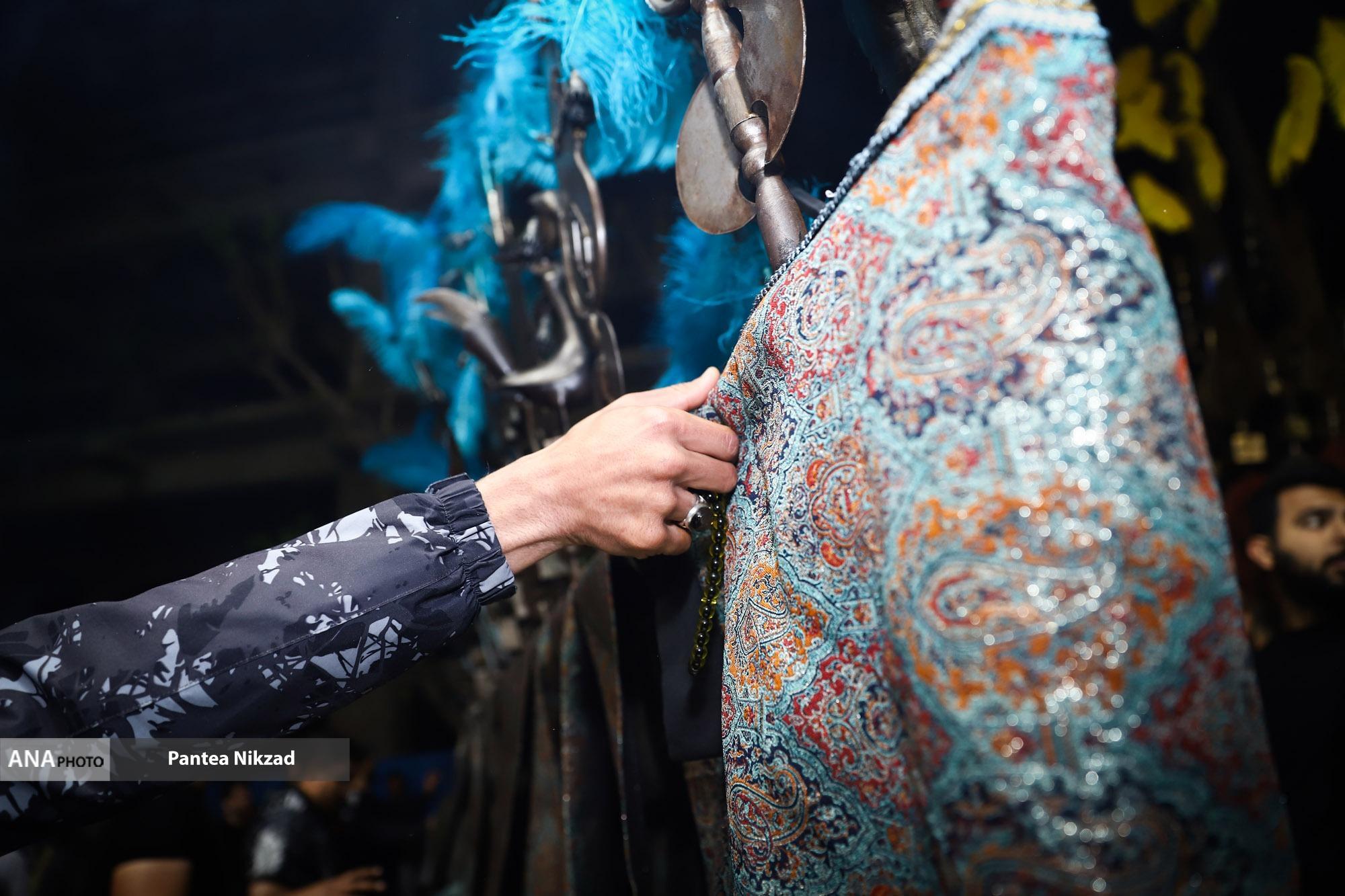 مراسم تکیه‌خوانی و علم‌کشی در شمیران برگزار شد +فیلم و عکس