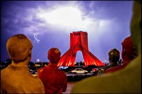 برج آزادی تهران به مناسبت روز هموفیلی «قرمز» شد