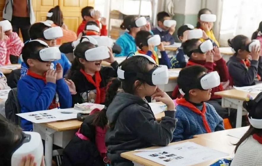استفاده از واقعیت مجازی در مدارس ابتدایی استان تهران؛ تحولی نوین در آموزش