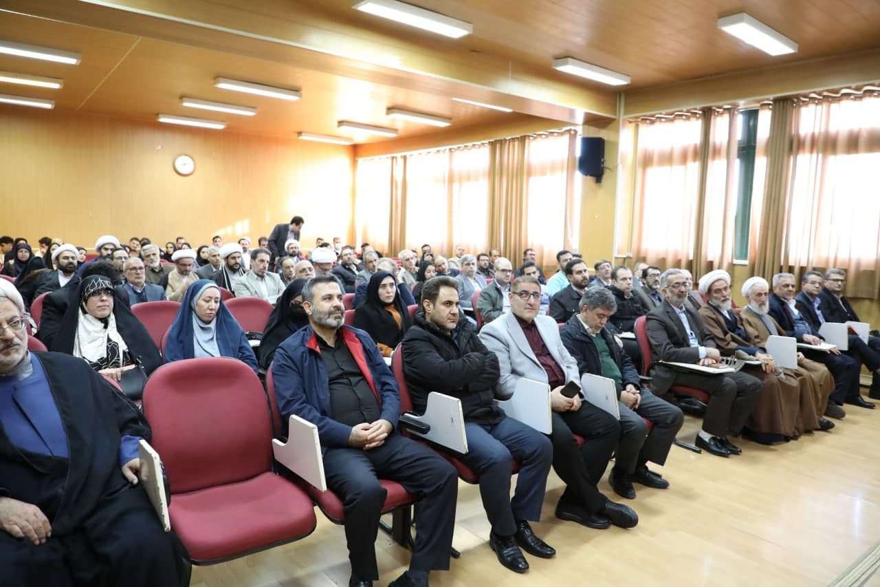 حماسه ۹ دی صرفاً یک حادثه تاریخی نیست، نشانهای از هوشیاری ملت به آرمانهای انقلاب است حماسه ۹ دی صرفاً یک حادثه تاریخی نیست، نشانهای از هوشیاری ملت به آرمانهای انقلاب است