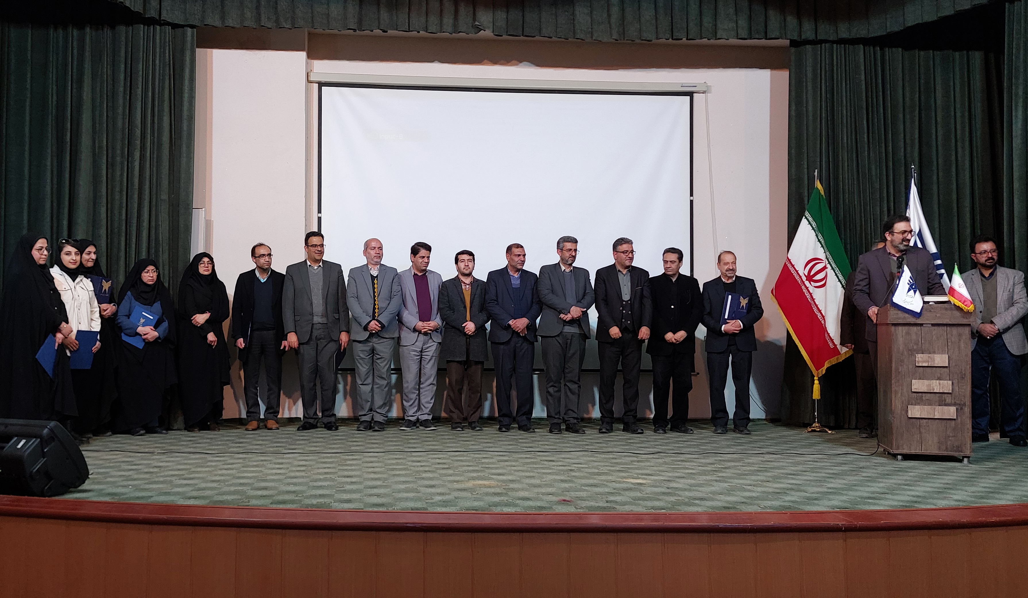 رویکرد جدید دانشگاه آزاد خمینیشهر توسعه ارتباطات با صنایع و جامعه است رویکرد جدید دانشگاه آزاد خمینیشهر توسعه ارتباطات با صنایع و جامعه است