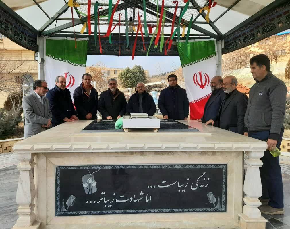 محور فردیت در حاج قاسم جایی نداشت؛ مکتب شهید سلیمانی همان مکتب محمدی و علوی است محور فردیت در حاج قاسم جایی نداشت؛ مکتب شهید سلیمانی همان مکتب محمدی و علوی است