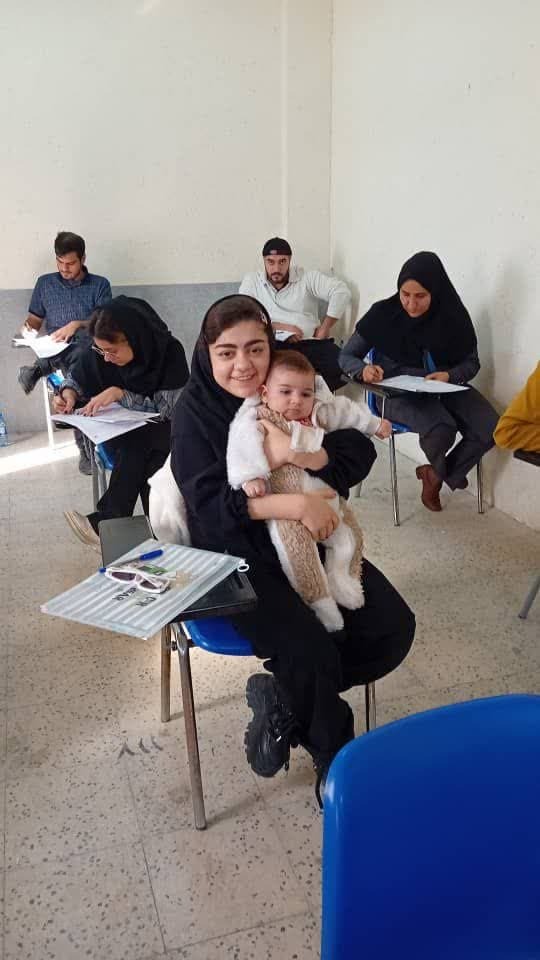 صحنه‌هایی سرشار از حس زندگی؛ مادران و کودکان در امتحان پایان‌ترم