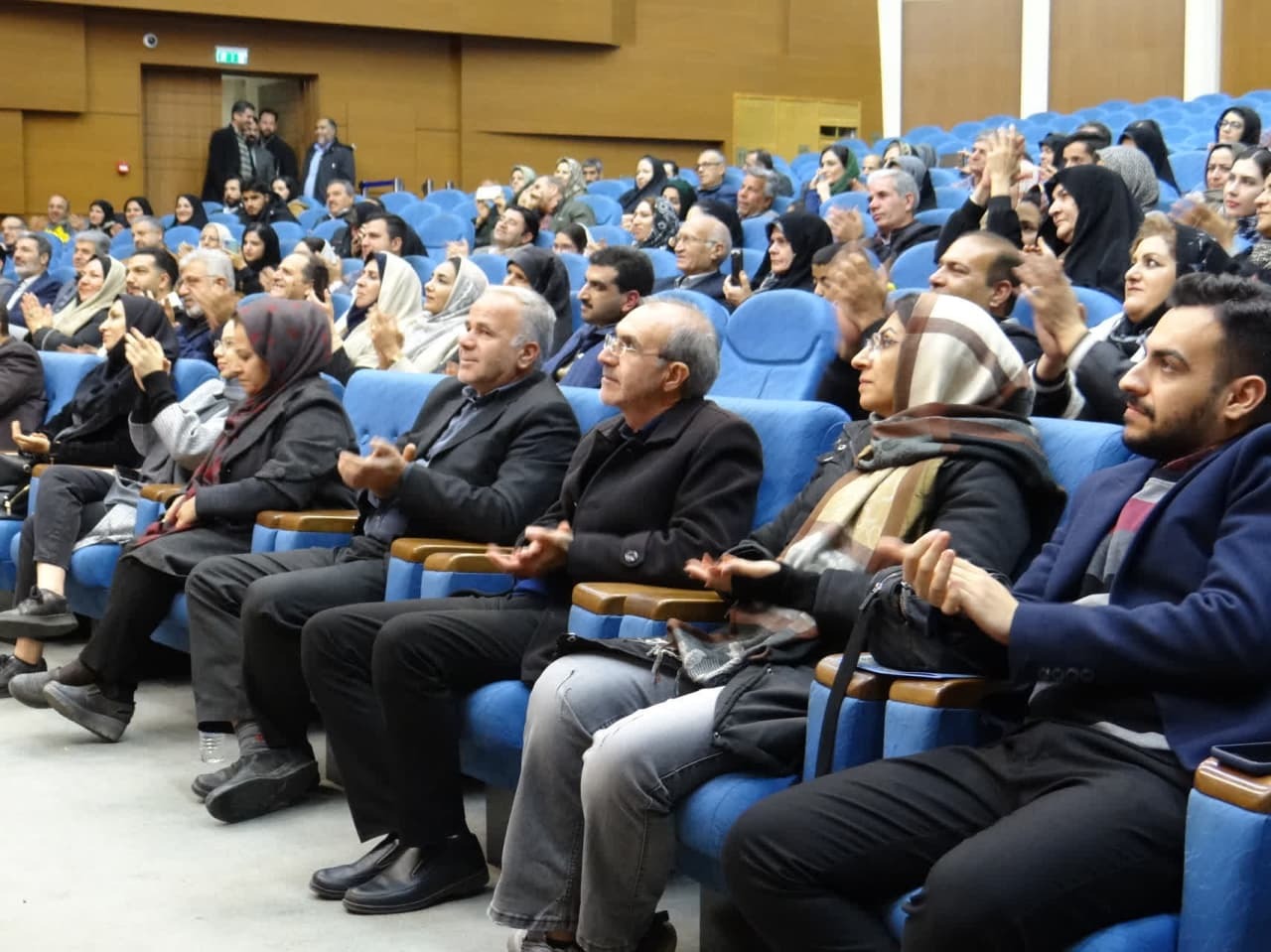 لزوم ایجاد شبکه‌های ارتباطی میان بازنشستگان و کارمندان فعال