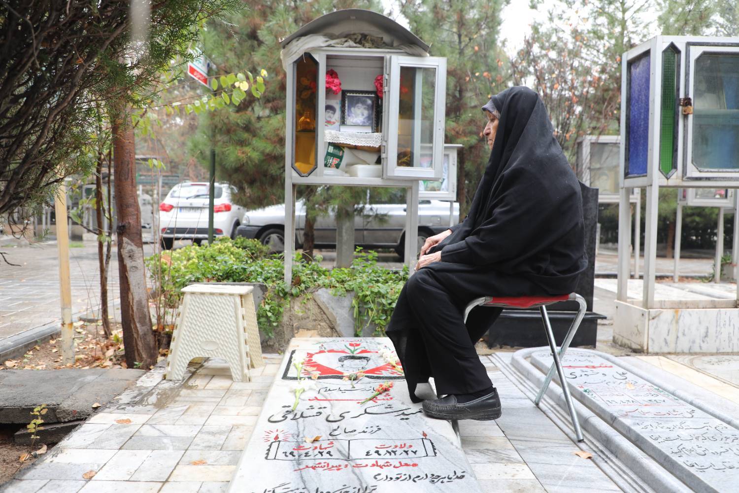 تا پای جان مراقب مزار فرزندم بودم