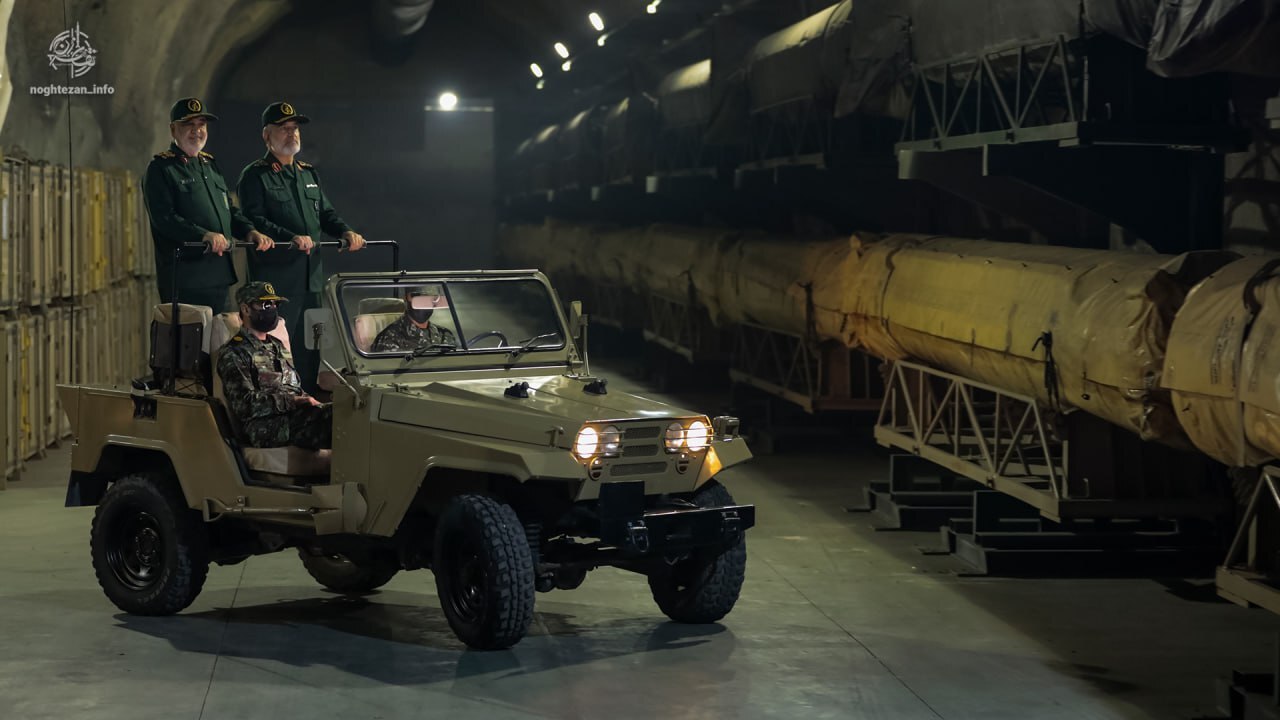 بازدید سرلشکر سلامی و سردار حاجیزاده از جدیدترین شهر زیرزمینی موشکی سپاه +عکس بازدید سرلشکر سلامی و سردار حاجیزاده از جدیدترین شهر زیرزمینی موشکی سپاه +عکس