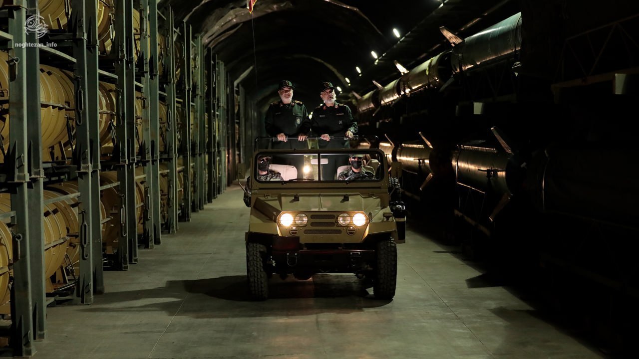 بازدید سرلشکر سلامی و سردار حاجی‌زاده از جدیدترین شهر زیرزمینی موشکی سپاه +عکس