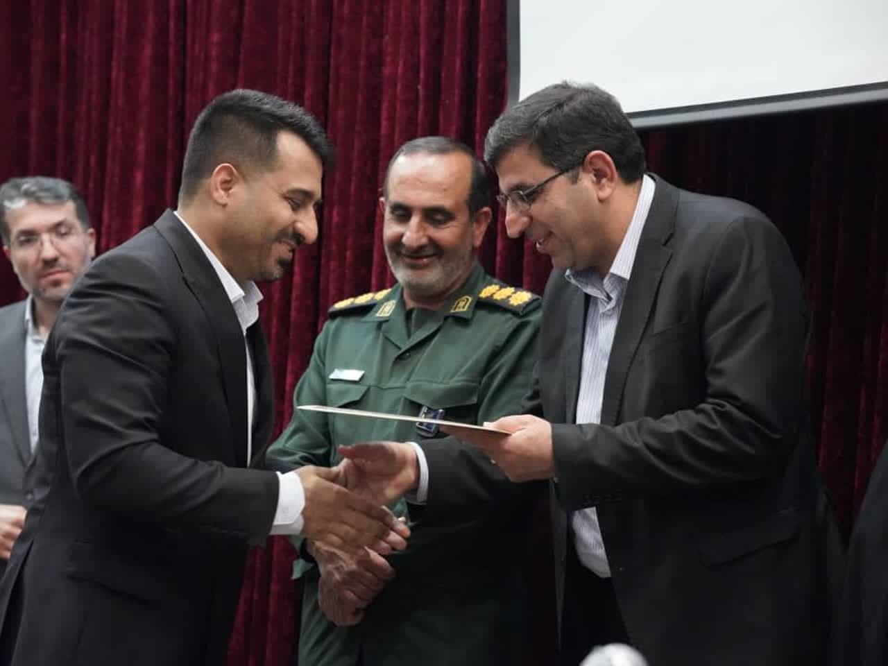 تربیت جوانان نخبه؛ مأموریت نخست دانشگاه آزاد ممسنی؛ رسیدن تعداد دانشجو به ۳۷۰۰ نفر خارج از پیشبینیها بود تربیت جوانان نخبه؛ مأموریت نخست دانشگاه آزاد ممسنی؛ رسیدن تعداد دانشجو به ۳۷۰۰ نفر خارج از پیشبینیها بود