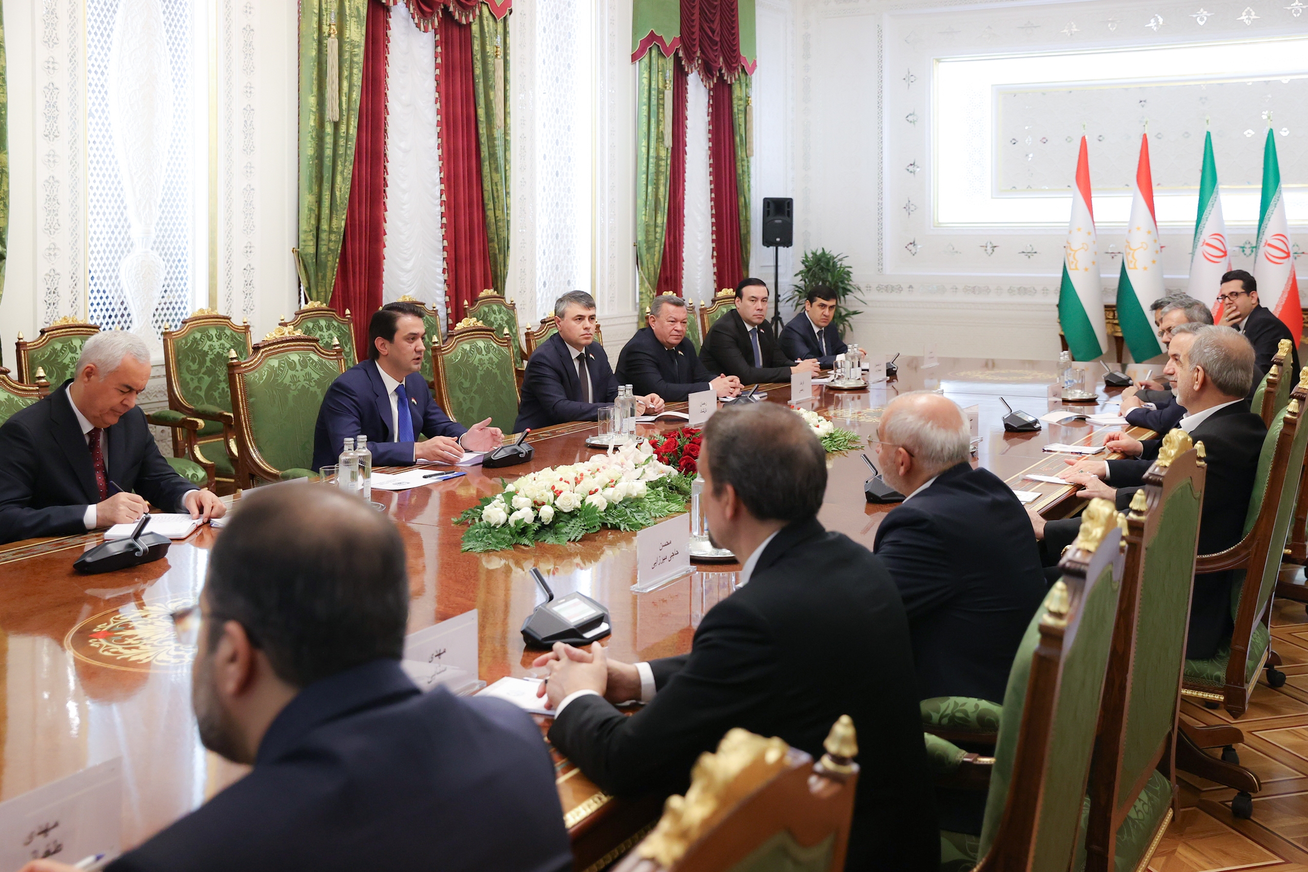 پزشکیان: همکاری مجالس ایران و تاجیکستان میتواند قوانین تجارت و سرمایهگذاری دو طرف را تسهیل کند پزشکیان: همکاری مجالس ایران و تاجیکستان میتواند قوانین تجارت و سرمایهگذاری دو طرف را تسهیل کند