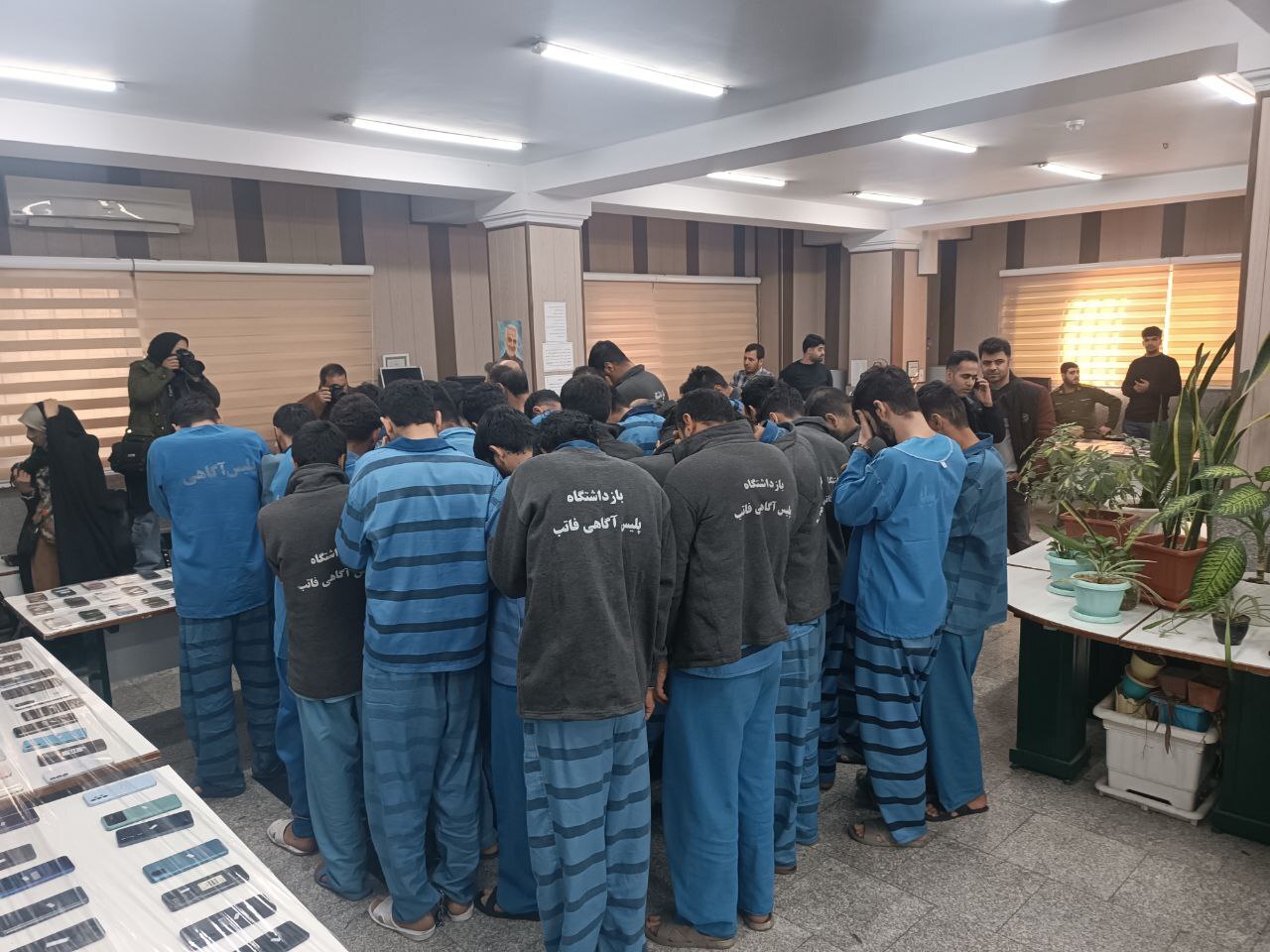 دستگیری ۵۱ سارق گوشی قاپ و مالخر در پایتخت دستگیری ۵۱ سارق گوشی قاپ و مالخر در پایتخت