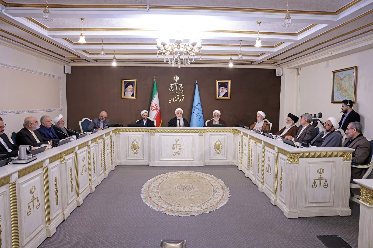 دولت باید با تدبیر آسیب تعطیلی‌ها و قطع برق‌ها به مردم را مدیریت کند