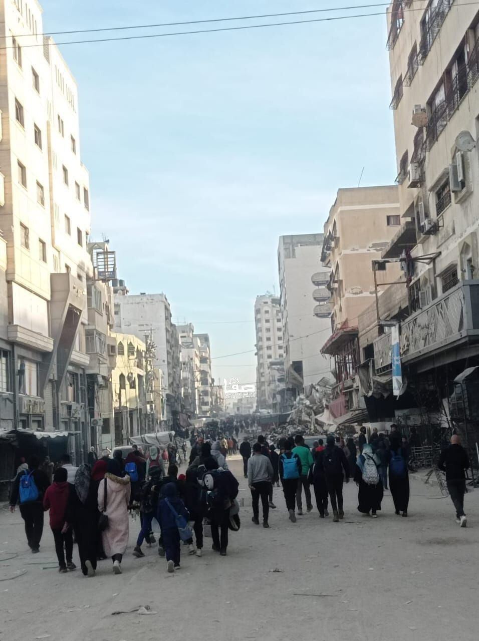 حضور صدها کامیون حامل کمکهای بشردوستانه در گذرگاه رفح/ مردم فلسطین به استقبال اسرای خود رفتند +فیلم حضور صدها کامیون حامل کمکهای بشردوستانه در گذرگاه رفح/ مردم فلسطین به استقبال اسرای خود رفتند +فیلم