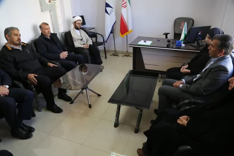 گشایش خانه فناور محیط زیست دانشگاه آزاد ایلام؛ حمایت از پایاننامههای دانشجویی با محور محیط زیست گشایش خانه فناور محیط زیست دانشگاه آزاد ایلام؛ حمایت از پایاننامههای دانشجویی با محور محیط زیست