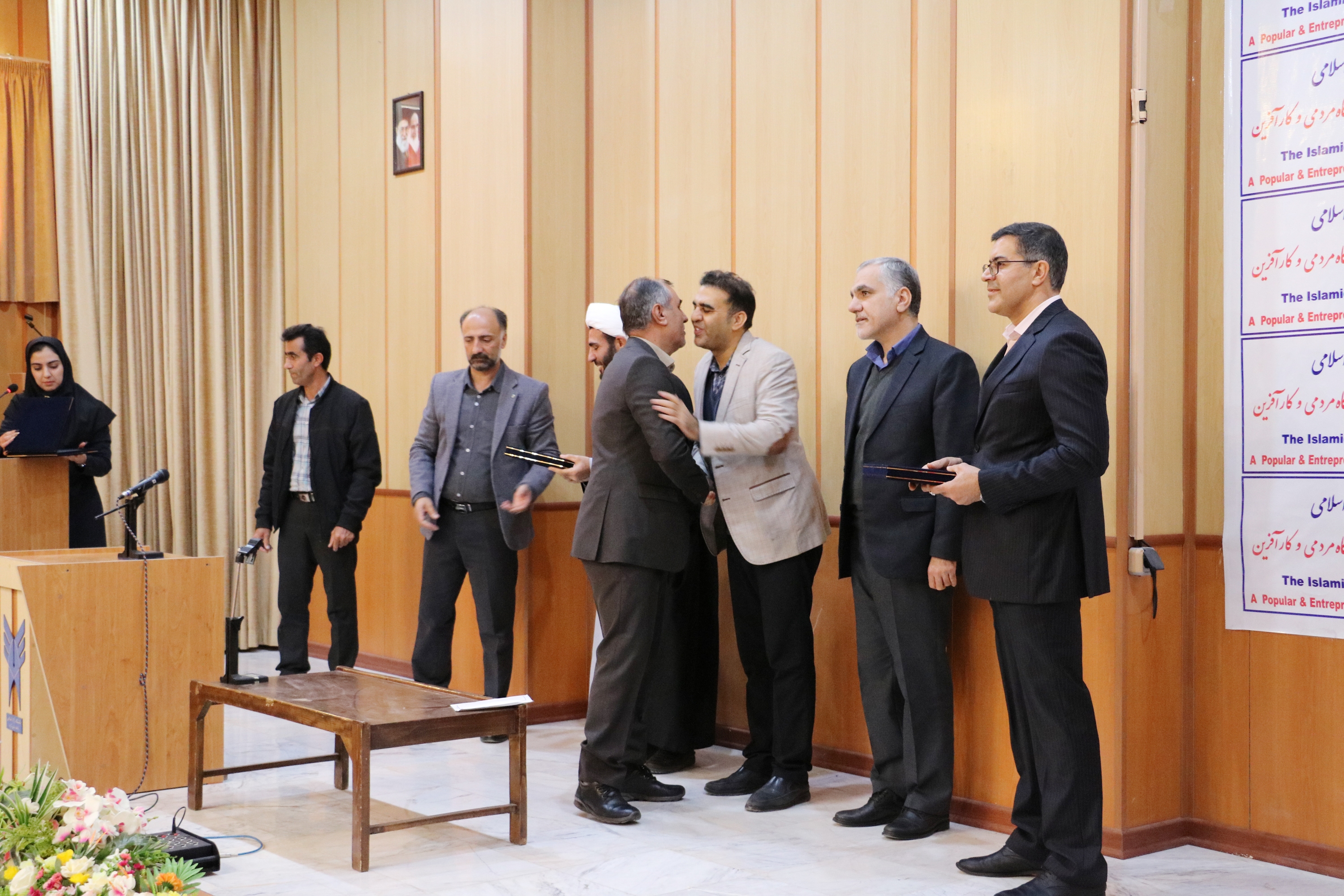 روزی متفاوت برای ۷ کارمند دانشگاه آزاد شهرکرد روزی متفاوت برای ۷ کارمند دانشگاه آزاد شهرکرد