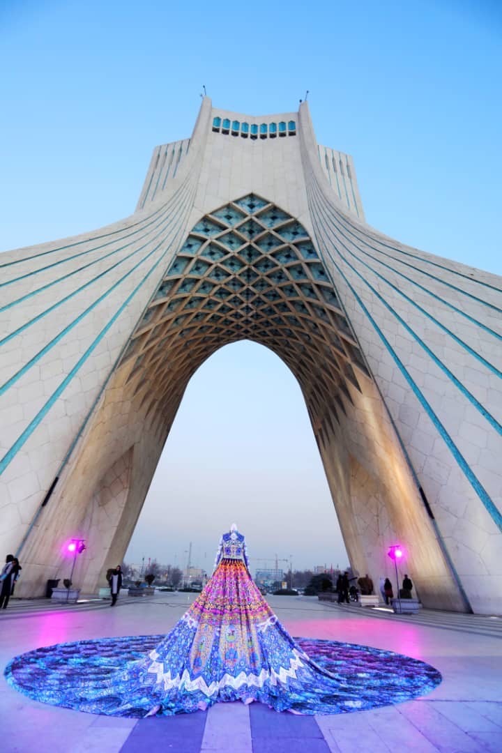 فرهنگ و هنر ایران زمین بر لباس &laquo;ایران دُخت&raquo; نقش بست/افتخار هنرمندان ایران در سطح دنیا