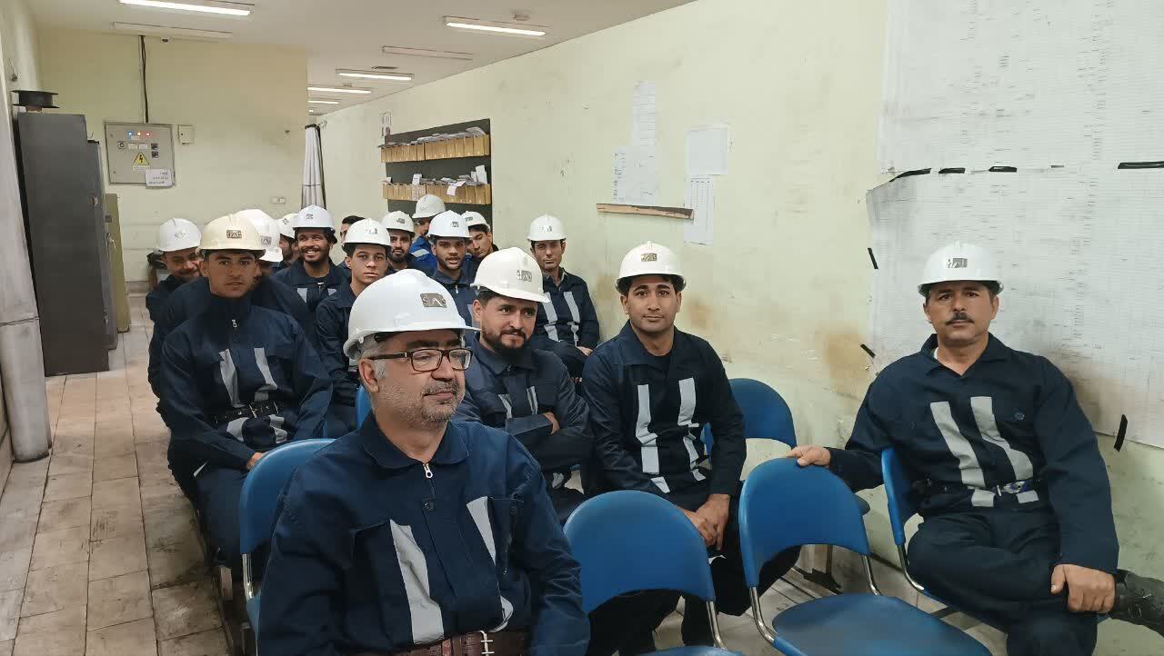 بازدید ۲۲ دانشجوی دانشگاه آزاد از معادن زغال پروده طبس بازدید ۲۲ دانشجوی دانشگاه آزاد از معادن زغال پروده طبس