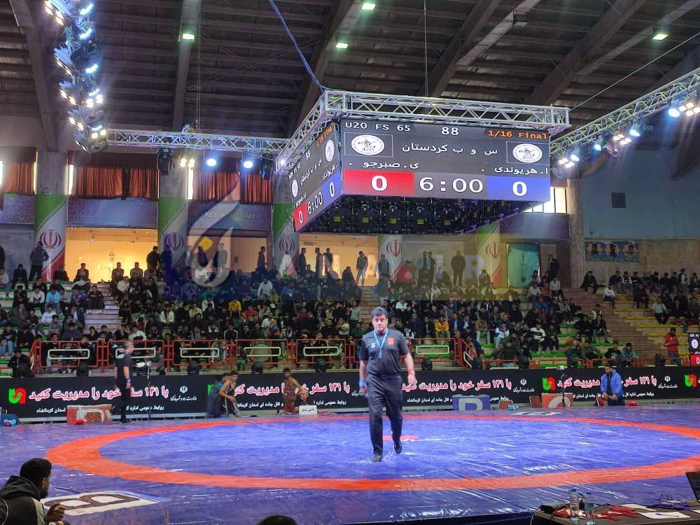 اتفاق عجیب در آغاز رقابت‌های قهرمان کشوری کشتی در کرمانشاه