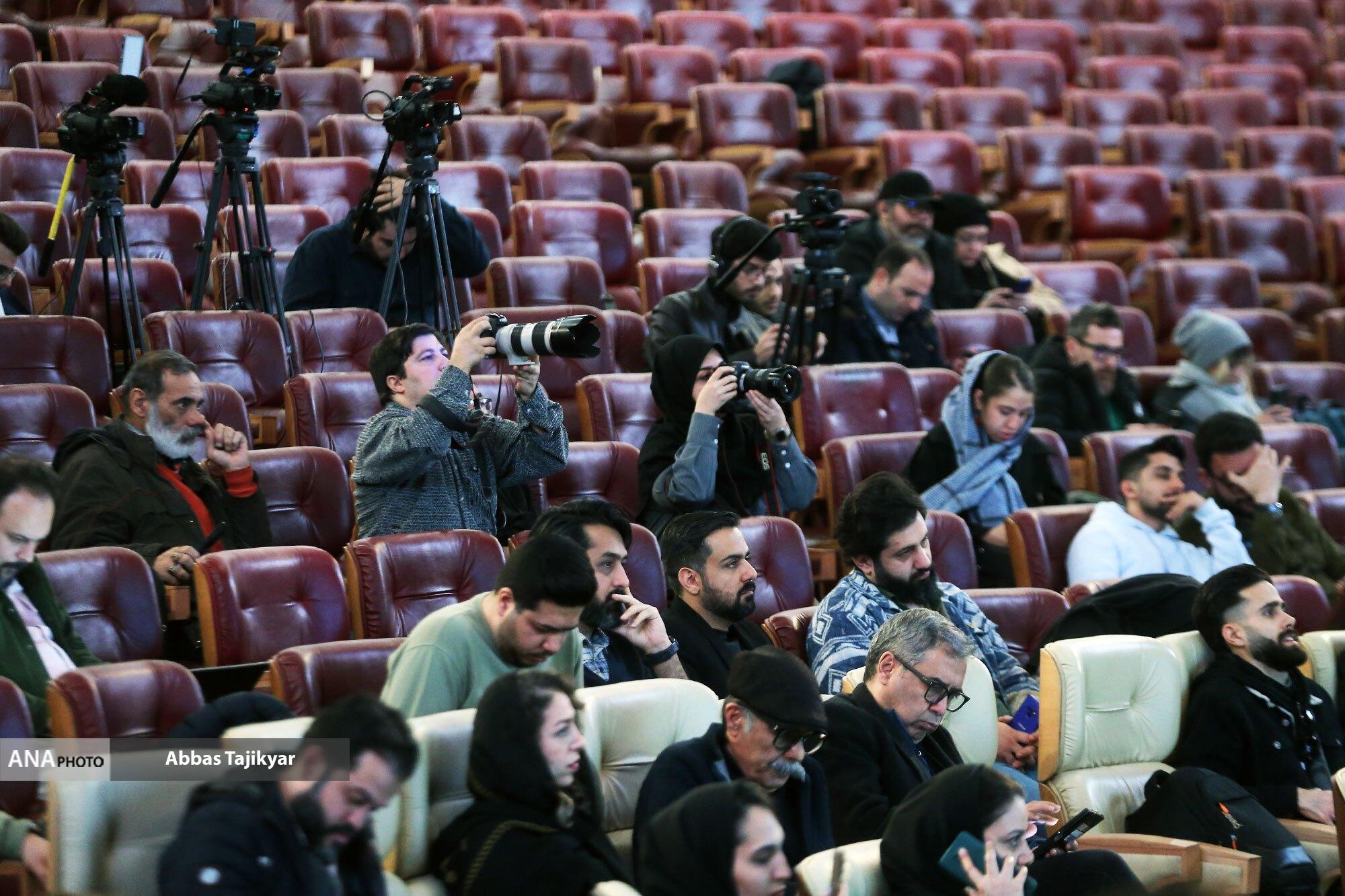 تجلیل از «والیزاده»، «الوند» و «رضا بابک» در افتتاحیه فیلم فجر/ به احترام سینما دبیری جشنواره را پذیرفتم تجلیل از «والیزاده»، «الوند» و «رضا بابک» در افتتاحیه فیلم فجر/ به احترام سینما دبیری جشنواره را پذیرفتم