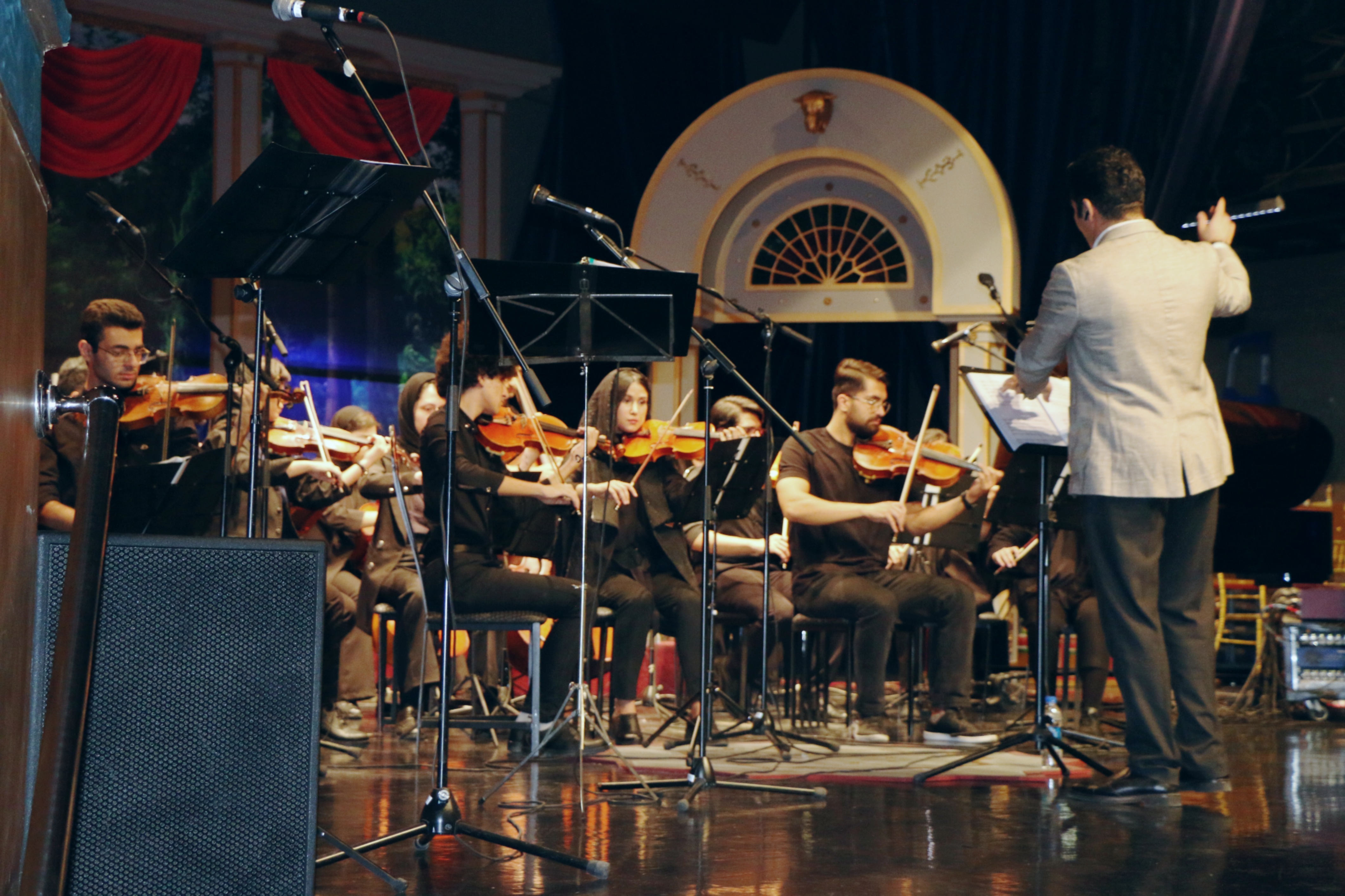 آسیب های آموزش و تحصیل در دانشگاه و آموزشگاه های موسیقی/اجرای نوای آفتاب در جشنواره موسیقی فجر