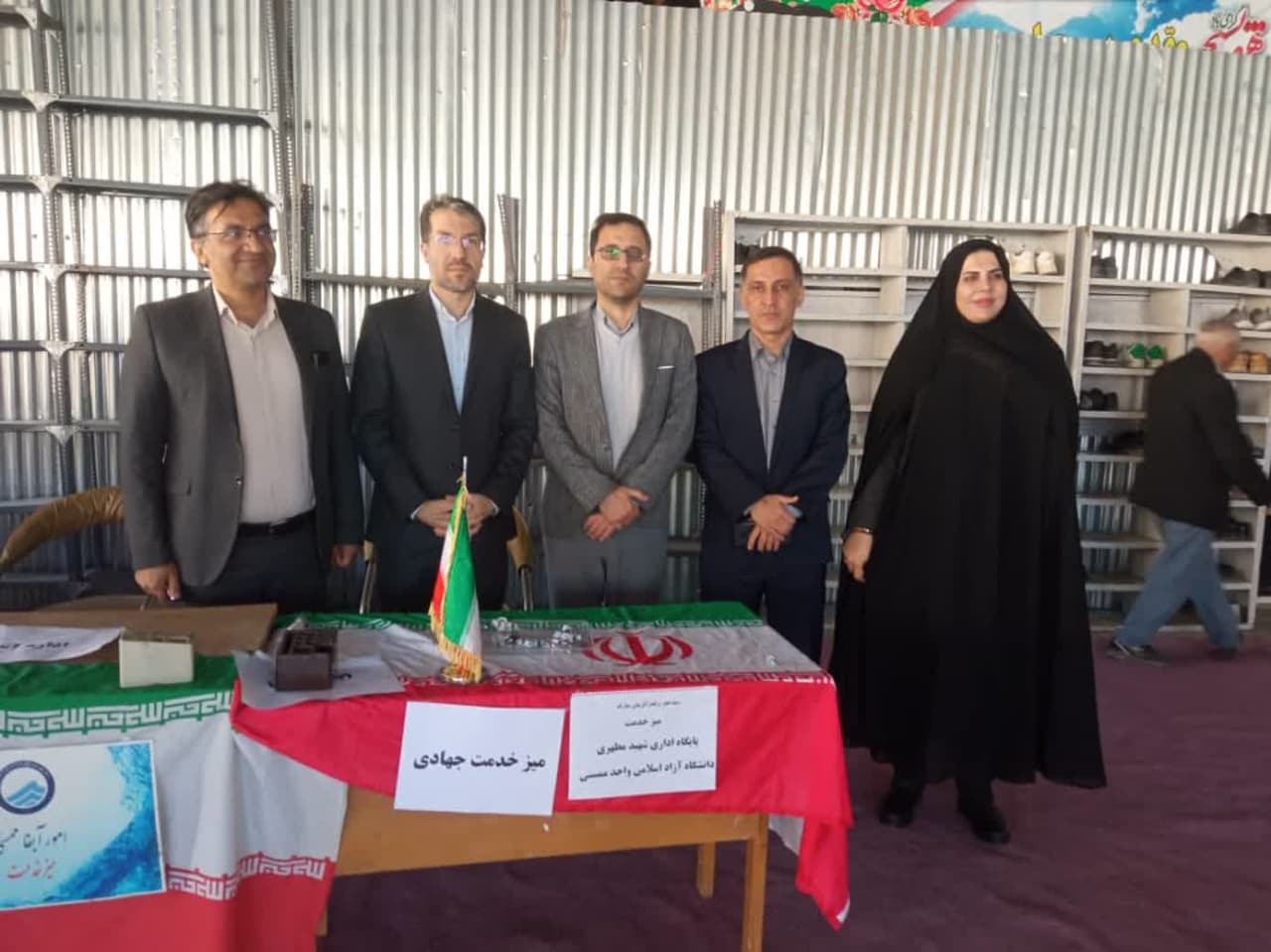  حضور خانواده دانشگاه آزاد اسلامی کاشمر در مراسم گرامیداشت سالروز ورود امام خمینی (ره) به میهن و آغاز دهه فجر انقلاب اسلامی