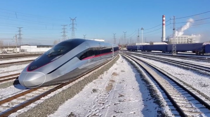 چین قطاری با سرعت 450 کیلومتر به خطوط راهآهن وارد میکند چین قطاری با سرعت 450 کیلومتر به خطوط راهآهن وارد میکند