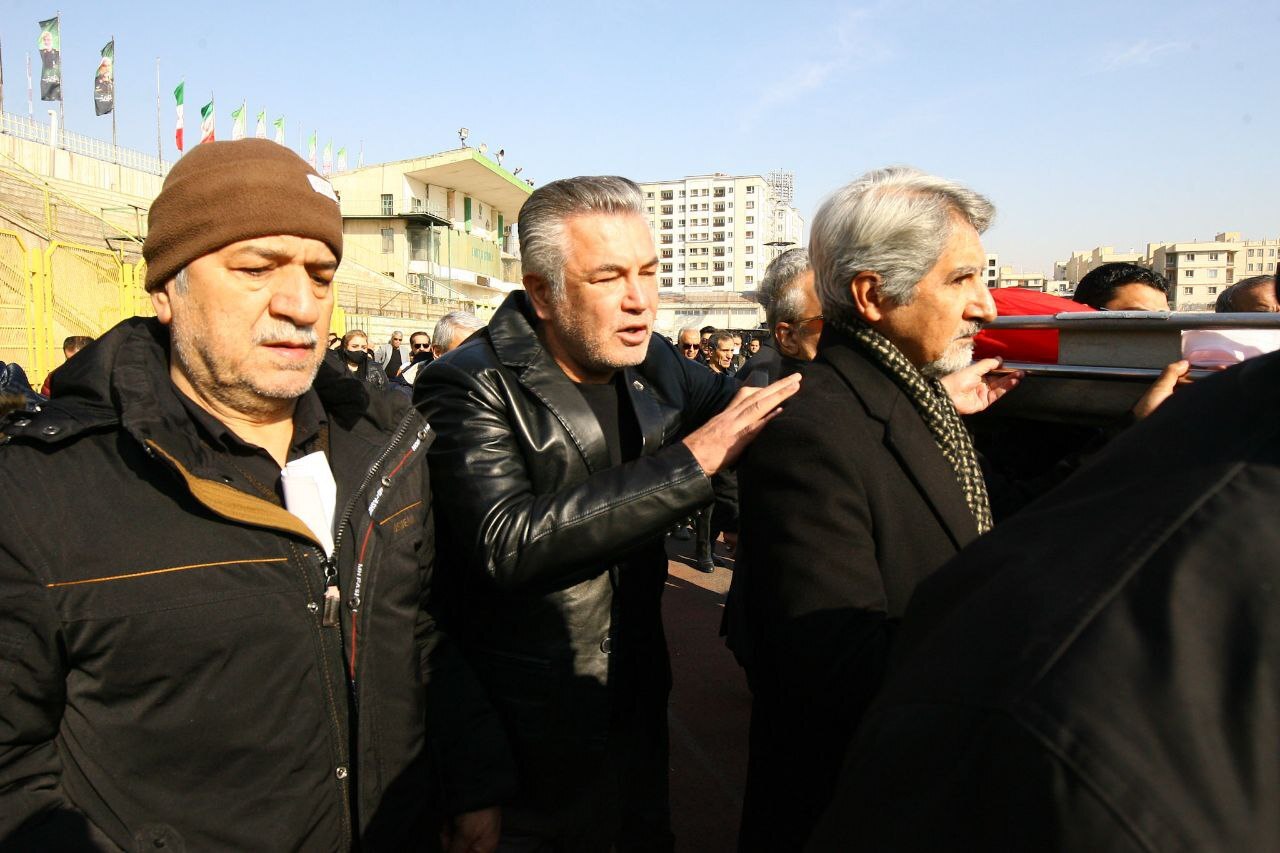 تشییع ستاره سابق استقلال در ورزشگاه شیرودی+تصاویر تشییع ستاره سابق استقلال در ورزشگاه شیرودی+تصاویر