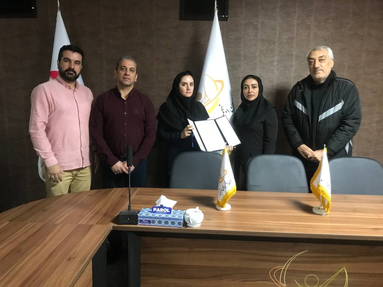 دولو: خلاف کنم وزارت ورزش مانعم میشود/ تجهیزات فلوربال را در خانه پنهان نمیکنم/ داور فوتسال در مسابقات بانوان قضاوت نمیکنند دولو: خلاف کنم وزارت ورزش مانعم میشود/ تجهیزات فلوربال را در خانه پنهان نمیکنم/ داور فوتسال در مسابقات بانوان قضاوت نمیکنند