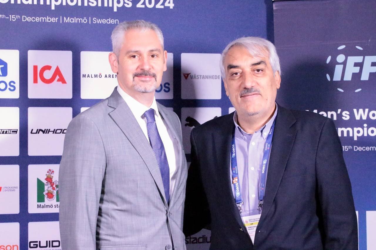 دولو: خلاف کنم وزارت ورزش مانعم میشود/ تجهیزات فلوربال را در خانه پنهان نمیکنم/ داور فوتسال در مسابقات بانوان قضاوت نمیکنند دولو: خلاف کنم وزارت ورزش مانعم میشود/ تجهیزات فلوربال را در خانه پنهان نمیکنم/ داور فوتسال در مسابقات بانوان قضاوت نمیکنند