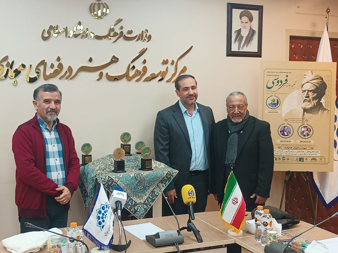 باید نسل جدید و فضای مجازی را با شاهنامه آشنا کنیم